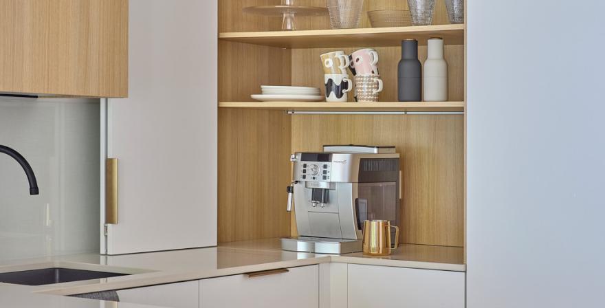 Moderni_luonnonvärinen_Vaalea tammi_u-keittiö_niemekekeittiö_Sarka_Asunnot_8