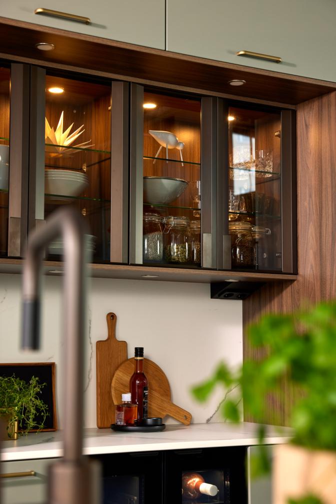 Puustellis vitrinskåp