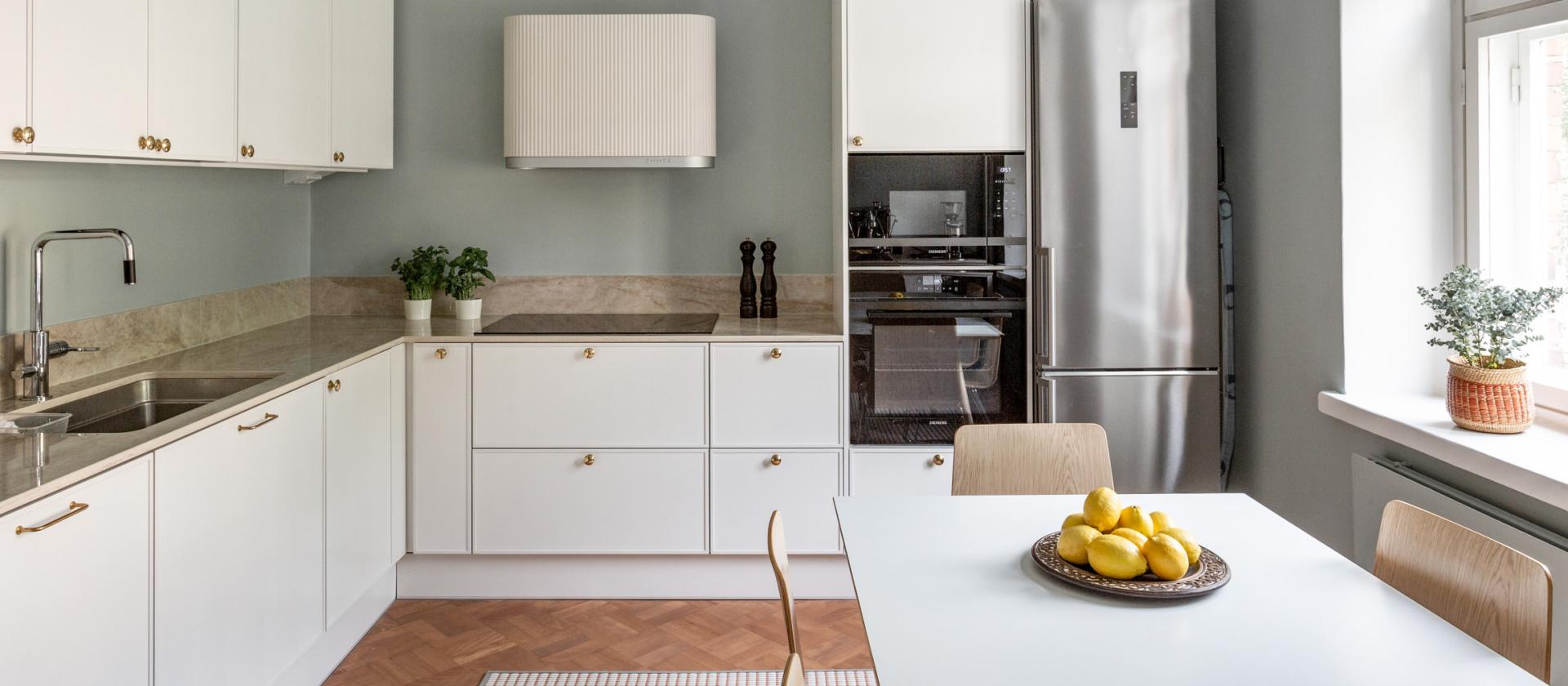 Moderni_vaalea_valkoinen_l-keittiö_4393