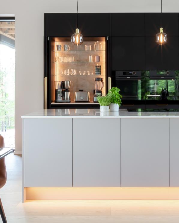 Moderni_harmaa_Stone Grey Matt_Jet Black Matt_i-keittiö_ii-keittiö_saarekekeittiö_lakattu_mdf_kvartsi_2024_Ahmoonmäentie_Karkkila_2871_main